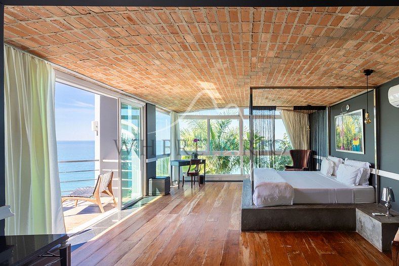 7-suite Mansion Hotel with beautiful views in Joá for vacati