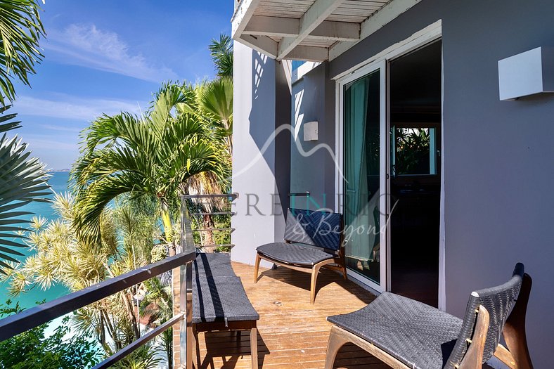 7-suite Mansion Hotel with beautiful views in Joá for vacati