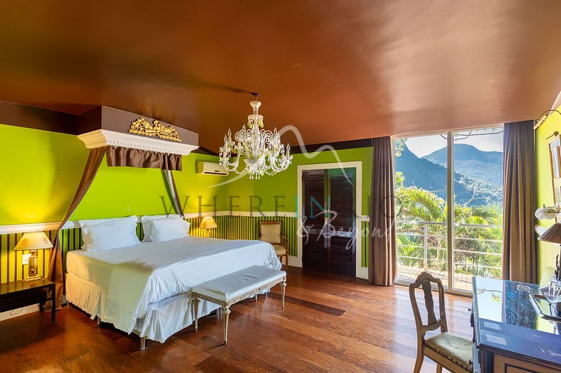 7-suite Mansion Hotel with beautiful views in Joá for vacati