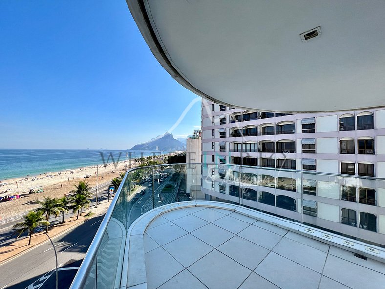 Apartamento con balcón frente al mar en Ipanema