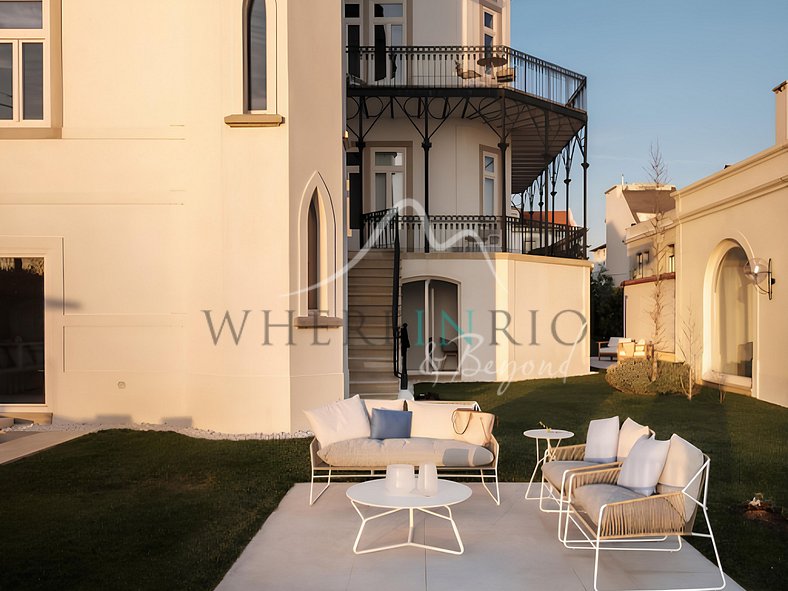 Atlantic Seaside Villa in Estoril