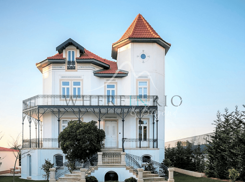 Atlantic Seaside Villa in Estoril