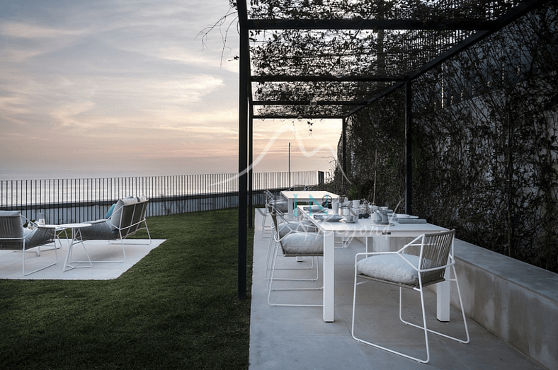 Atlantic Seaside Villa in Estoril