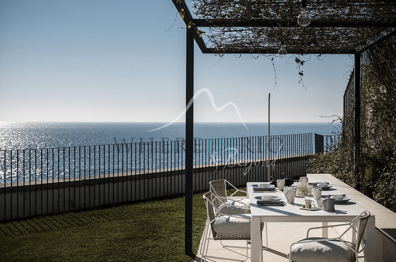 Atlantic Seaside Villa in Estoril