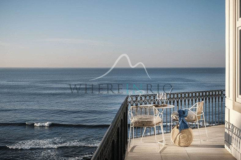 Atlantic Seaside Villa in Estoril