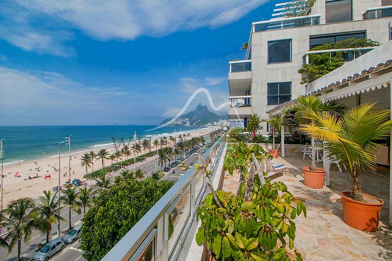 Beachfront Penthouse for Vacation in Ipanema