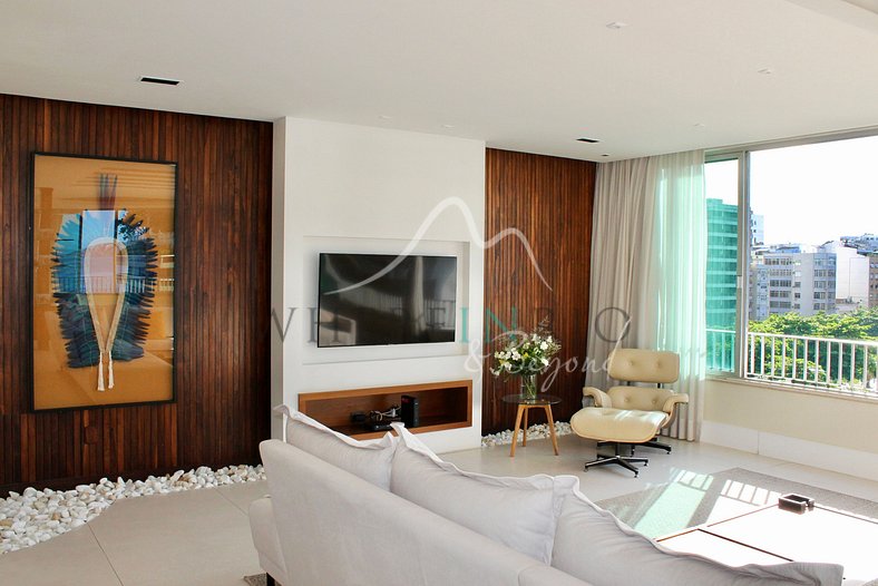 Beautiful apartment just one block from the beach of Ipanema