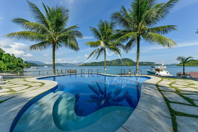 Beautiful home with private beach in Angra