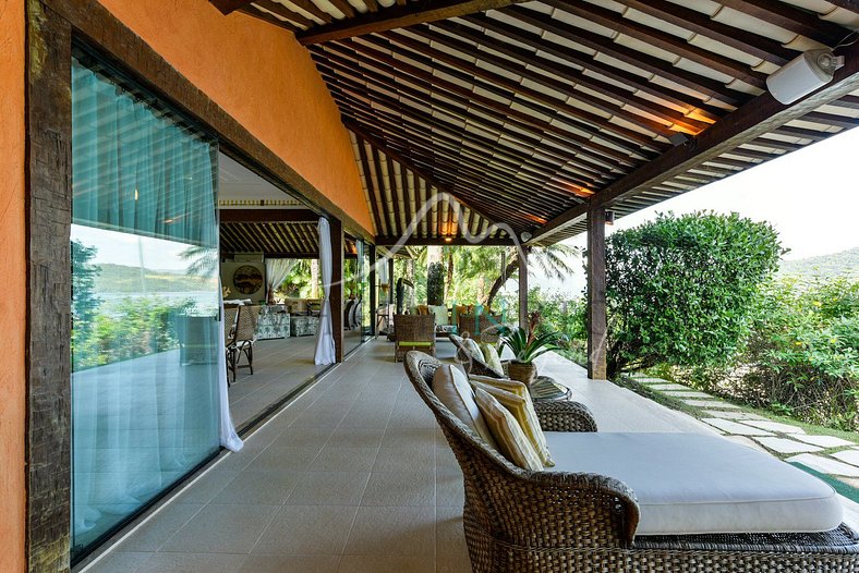 Beautiful home with private beach in Angra