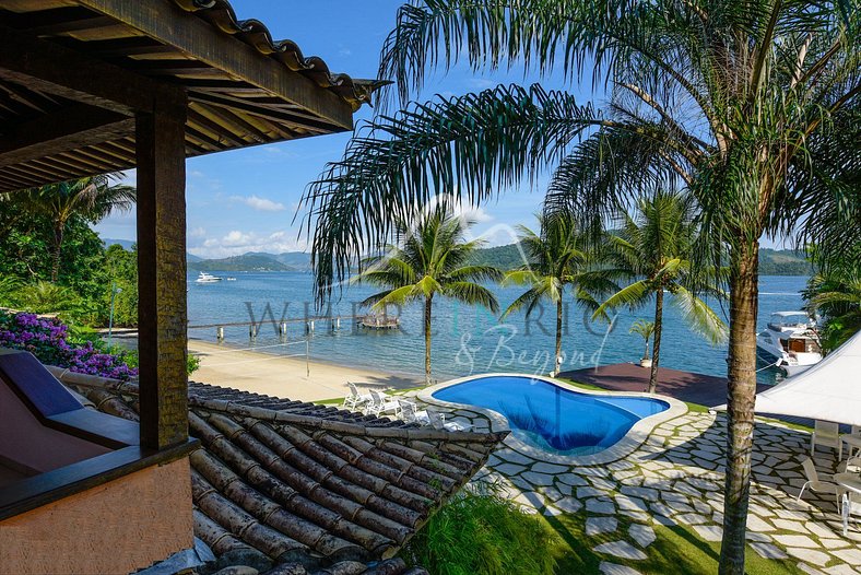 Beautiful home with private beach in Angra