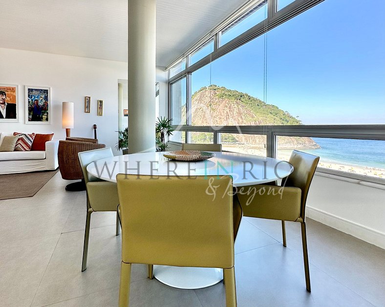 Beautiful sea-view apartment in Leme