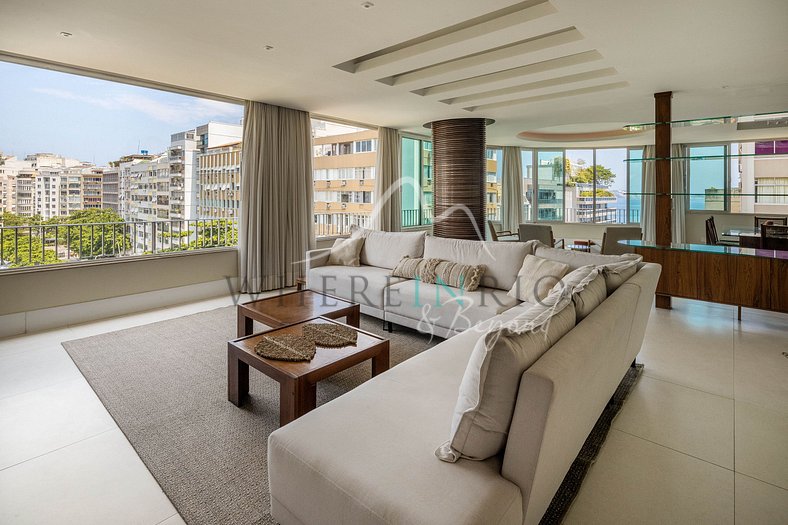 Bel appartement à un pâté de maisons de la plage d'Ipanema.