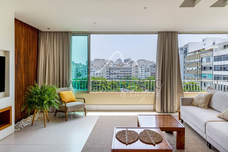 Bel appartement à un pâté de maisons de la plage d'Ipanema.