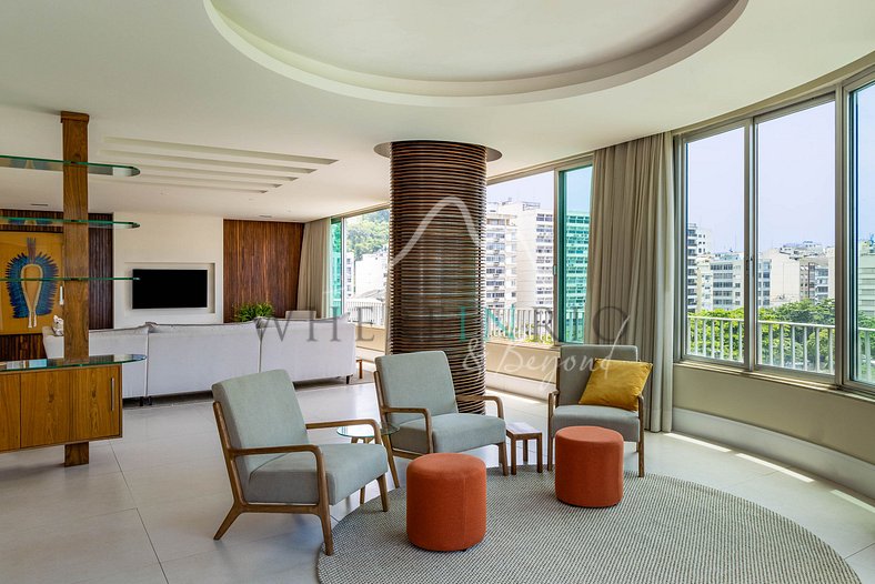 Bel appartement à un pâté de maisons de la plage d'Ipanema.