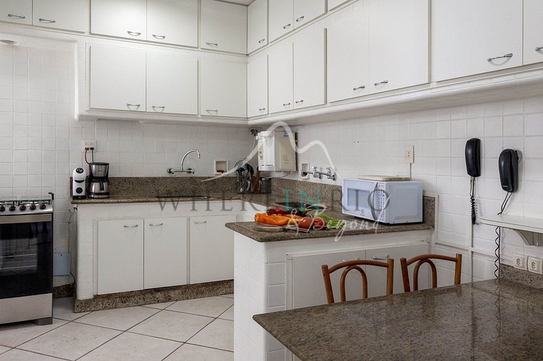 Bel appartement à un pâté de maisons de la plage d'Ipanema.