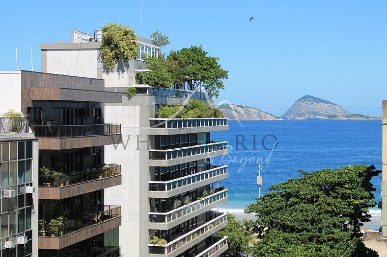 Bel appartement à un pâté de maisons de la plage d'Ipanema.