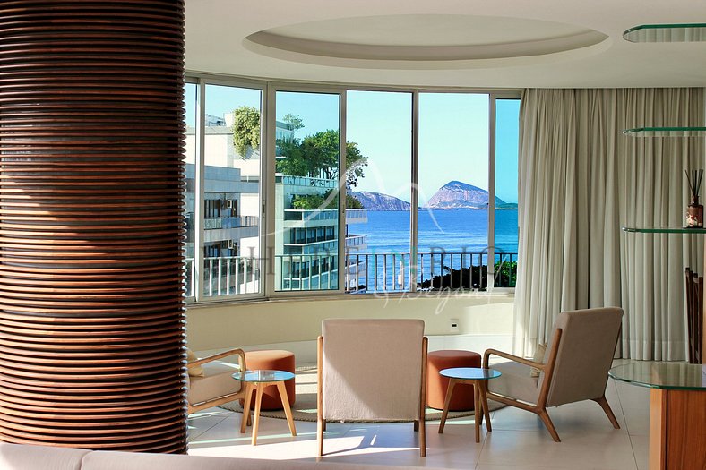 Bel appartement à un pâté de maisons de la plage d'Ipanema.