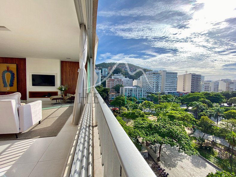 Bel appartement à un pâté de maisons de la plage d'Ipanema.