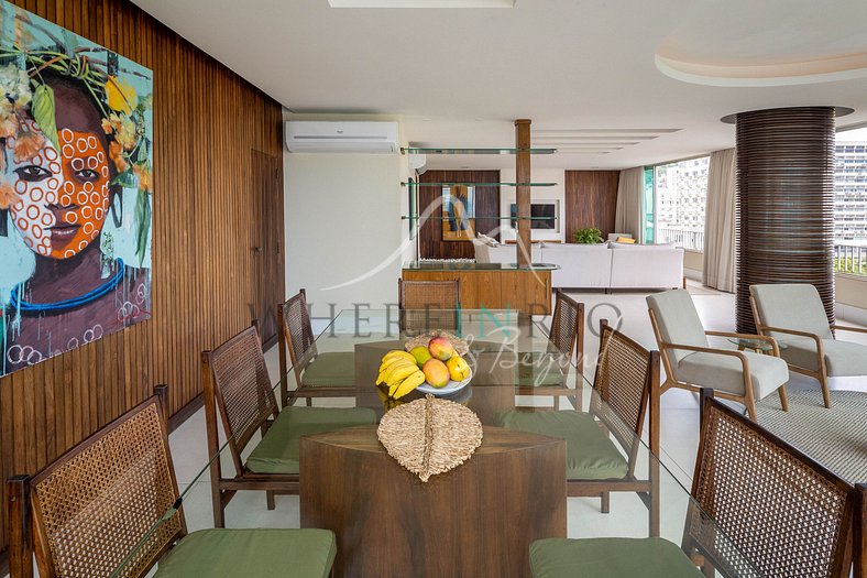 Bel appartement à un pâté de maisons de la plage d'Ipanema.