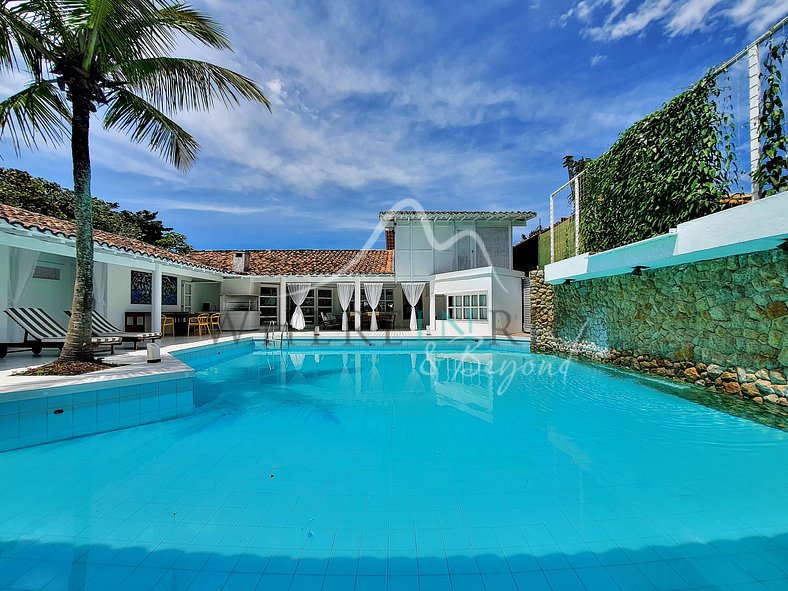 Big house with pool on the beach of Ferradura