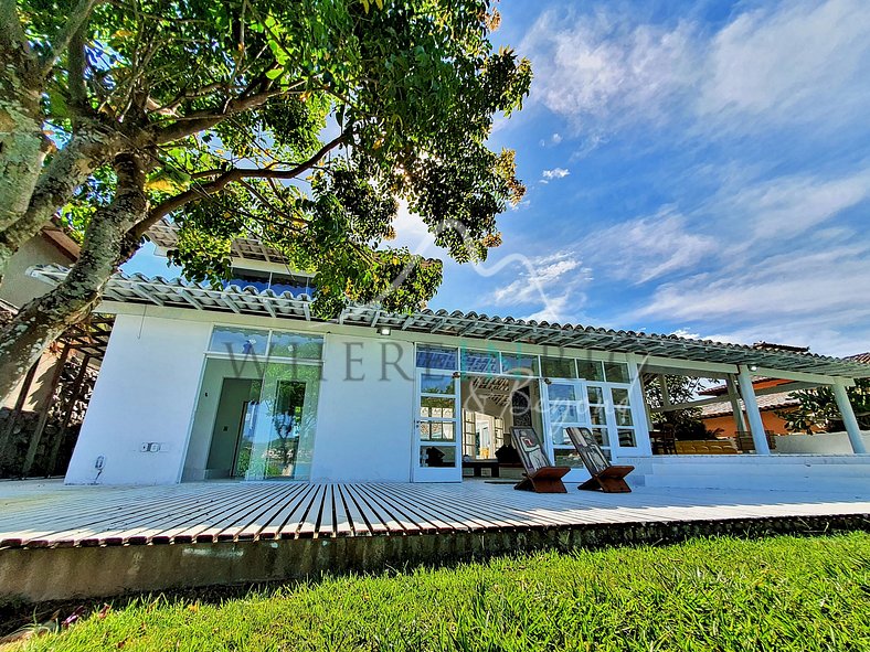 Big house with pool on the beach of Ferradura