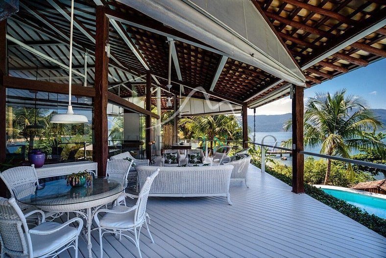 Casa con vista al mar en Ilhabela para alquiler de temporada