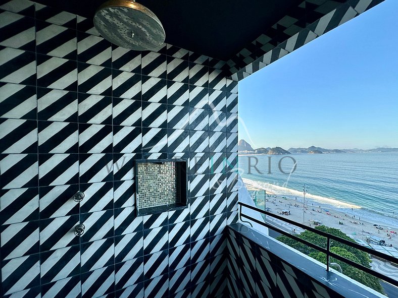 Charming Seafront Apartment in Copacabana