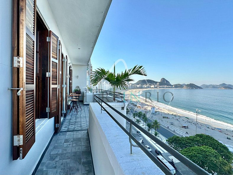 Charming Seafront Apartment in Copacabana