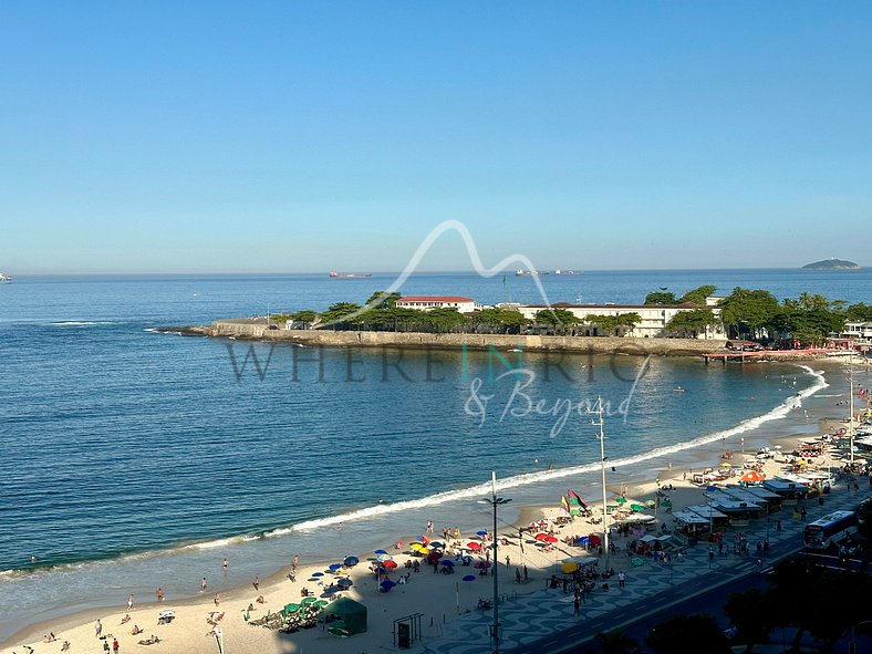 Charming Seafront Apartment in Copacabana