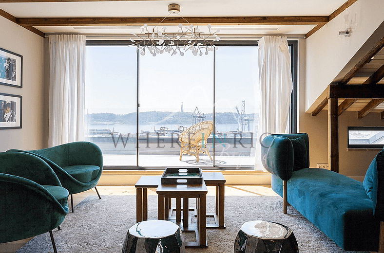 Duplex Penthouse with view of the Tagus River