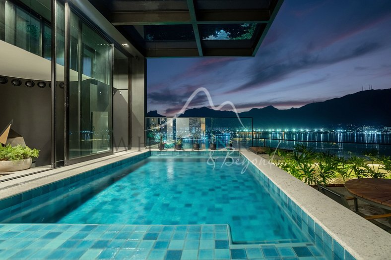 Gorgeous rooftop with pool and a splendid view