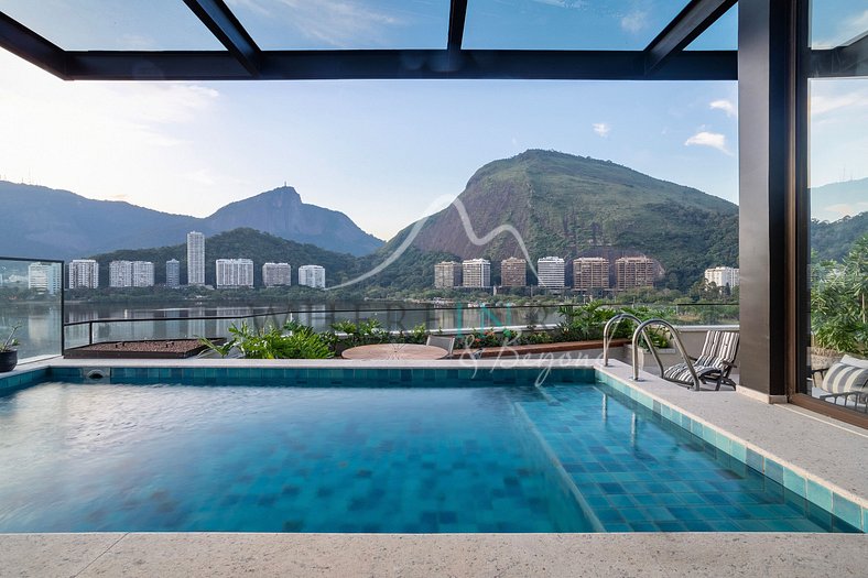 Gorgeous rooftop with pool and a splendid view