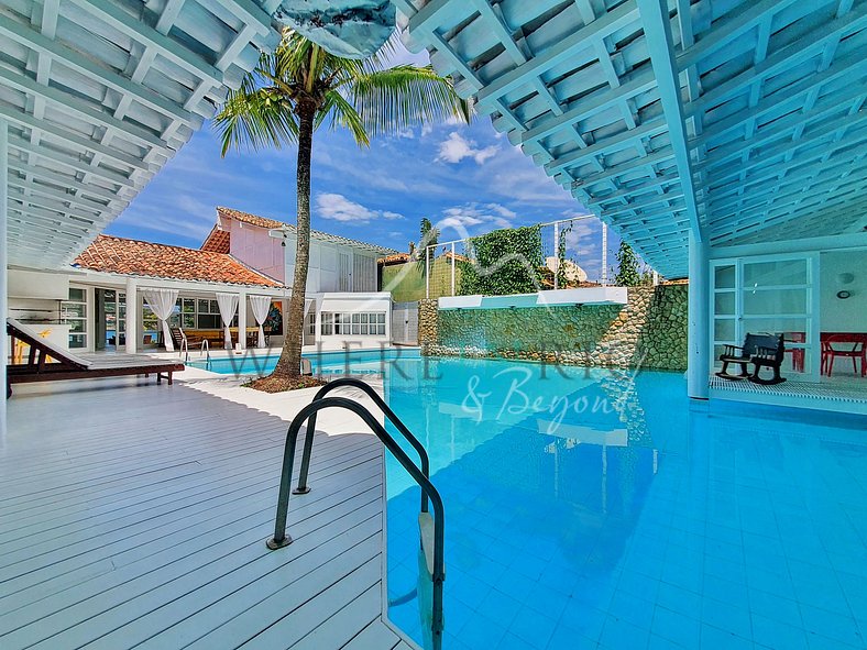 Grande maison avec piscine sur la plage de Ferradura.