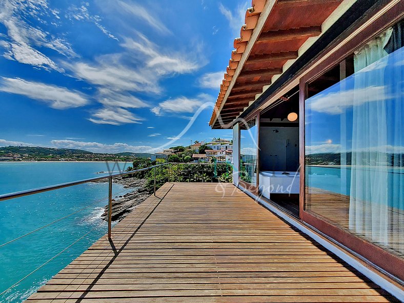 Hermosa villa frente al mar con piscina para alquilar en Búz