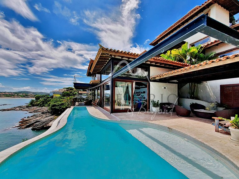 Hermosa villa frente al mar con piscina para alquilar en Búz