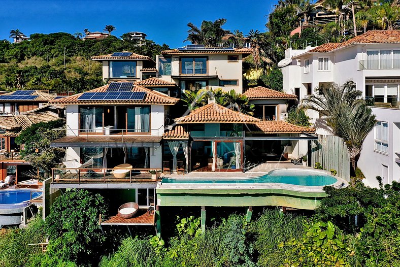 Hermosa villa frente al mar con piscina para alquilar en Búz