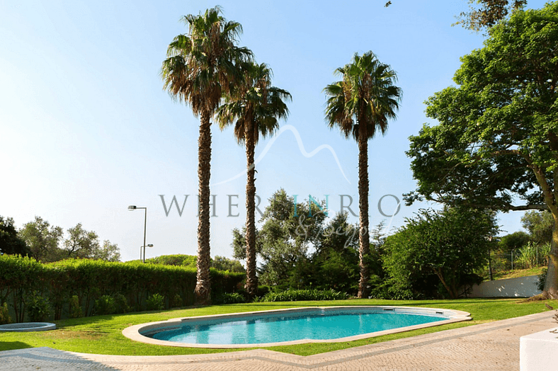 Hermosa y Aislada Villa con Jardín y Piscina