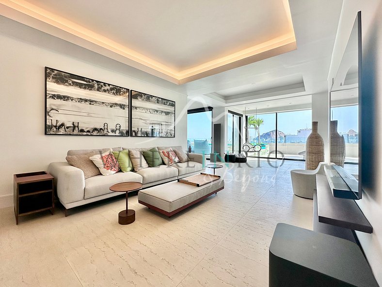 High-end beachfront penthouse in Copacabana