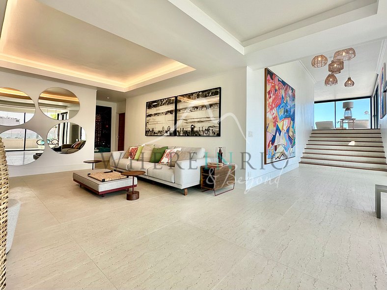 High-end beachfront penthouse in Copacabana