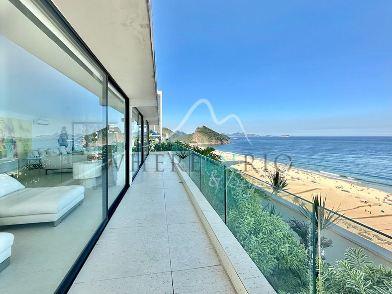 High-end beachfront penthouse in Copacabana