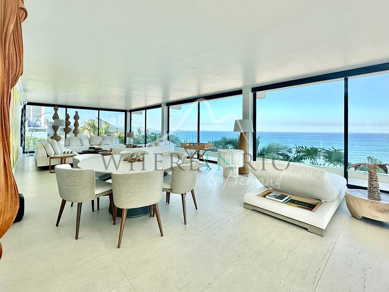 High-end beachfront penthouse in Copacabana