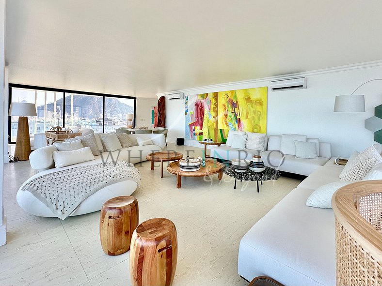 High-end beachfront penthouse in Copacabana