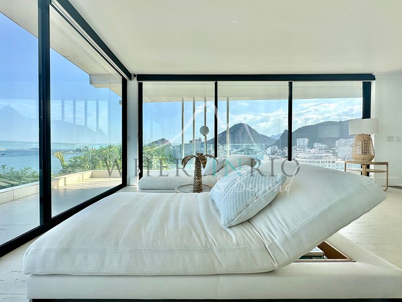 High-end beachfront penthouse in Copacabana