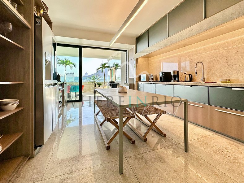 High-end beachfront penthouse in Copacabana