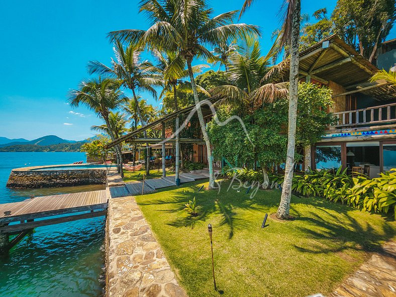 House with pool on a paradise island in Angra dos Reis for v