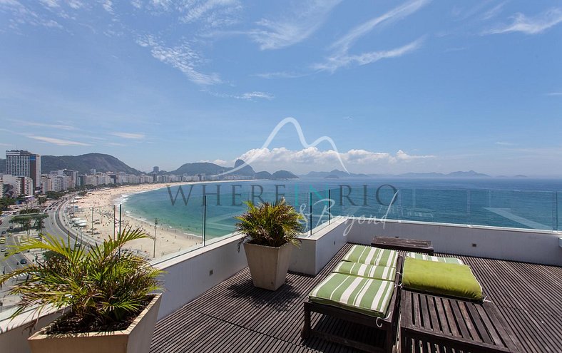 Luxurious vacation penthouse in Copacabana