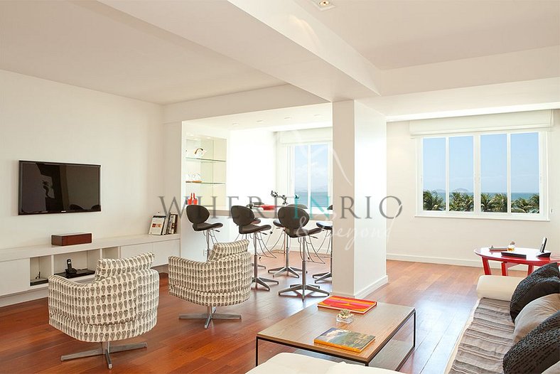 Luxury apartment with beach view in Copacabana