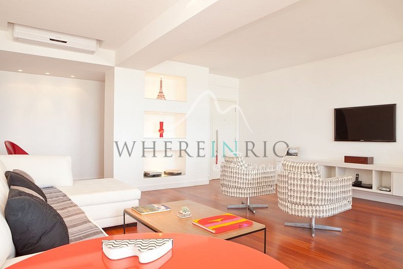 Luxury apartment with beach view in Copacabana