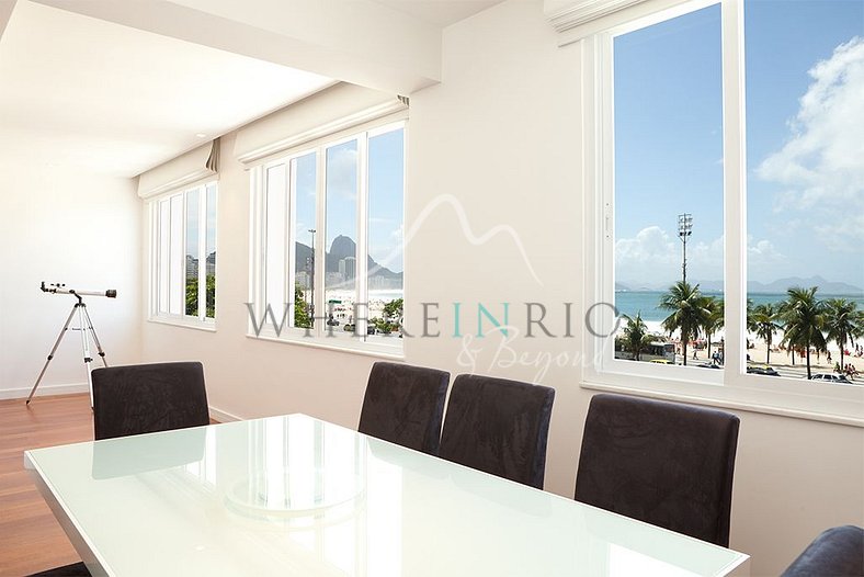 Luxury apartment with beach view in Copacabana