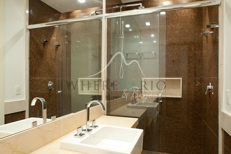 Luxury apartment with beach view in Copacabana